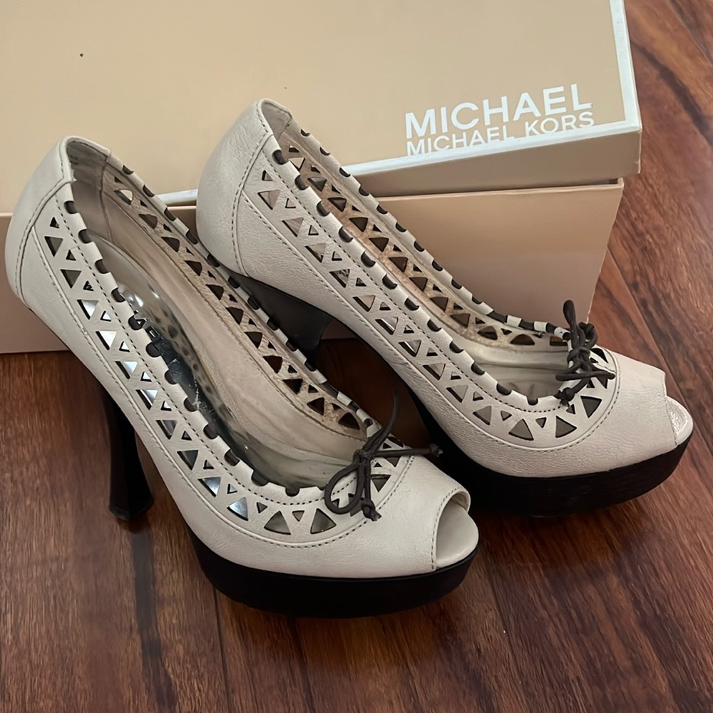 Michael Michael Kors peep-toe pump